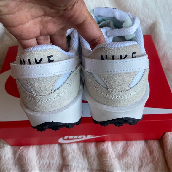 NIB Nike Waffle Debut Trainers Women’s 6.5 - Picture 10 of 15